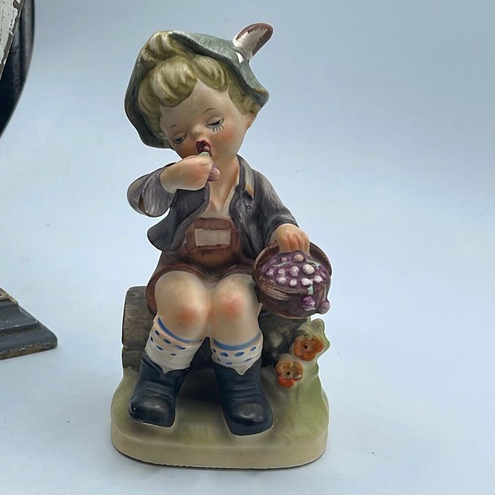 Vintage Napcoware C7364 “ Boy eating Berries” figurine